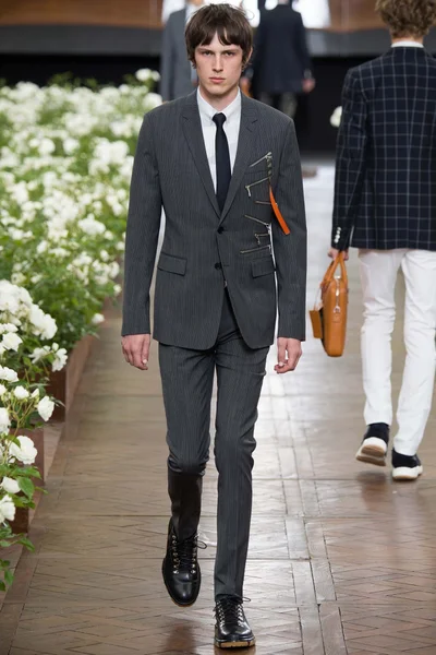 Look 24